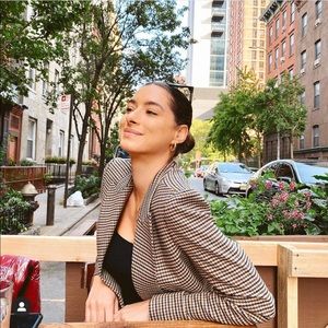 Meet your Posher, Alexandra